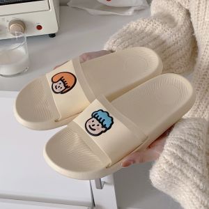 นุ่ม รองเท้าแตะในห้องน้ําในร่มกันลื่นด้านล่าง ผู้หญิง ฤดูร้อน บ้าน ลำลอง หนึ่ง สายคล้อง น่ารัก คู่ สไตล์เกาหลี รองเท้าแตะ