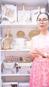 [Hàng chính hãng] Chảo chiên cạn chống dính bếp từ Fika Neoflam 28cm. thành cao 55cm dài 45cm (bao gồm cán) khối lượng 960g phủ gốm chống dính cả trong ngoài. Màu trắng ngà. Hàng có sẵn giao ngay.