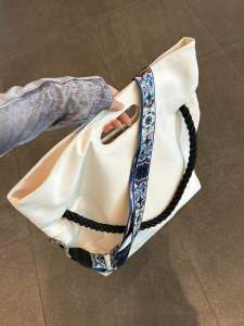 Gebao High-end Trắng Túi Tote Dung Tích Lớn Thoải Mái Túi Đeo Chéo Đeo Vai Tập Thể Dục Phong Cách Thể Thao Thời Trang/ Phong Cách Vải Nylon Hình Vuông Dọc