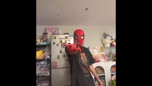 Payoe Mainan Sarung Tangan Spiderman Pistol Air Watergun Spiderman Shooter