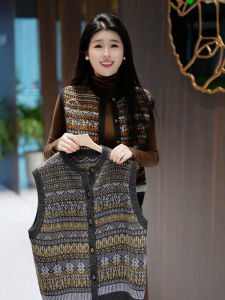 Elegant American Style Knitted Vest Womens Fashion Ageless Floral Embroidery Minimalist Chic Shoulder Top Commute Wear