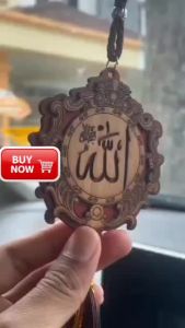 Loket Gantung Kaligrafi Kayu Arabik Rumbai Eksklusif – Hiasan Dalam Kereta & Rumah (Rekaan A)