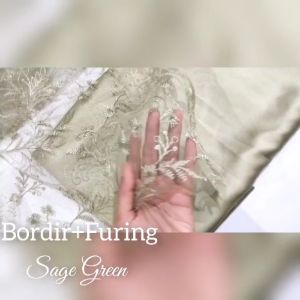 Bahan Kain Bridesmaid Kondangan Premium Modern Warna Putih Sage Green Motif Bunga Terlaris di jual per 0.5meter