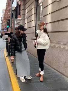 áo khoác phao nữ dáng ngắn croptop 2023 dáng dài hàn quốc tay dài bigsize béo có mũ cho mẹ Áo Bông Mùa Đông Áo Bánh Mì Cổ Đứng Mẫu Ngắn Mới Cho Nữ Áo Khoác Giữ Ấm Thân Hình Nhỏ