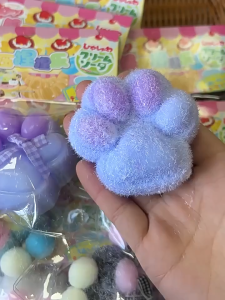 Stress Relieving Cat Paw Toy for Satisfying Squeezes Squishy Fidget Toy Silicone Slow Rebound Pinch Decompression Toy