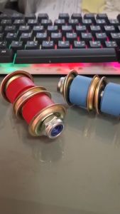 สกรูกันโคลงISUZU TFR 2WD อีซูซุทีเอฟอาร์ งานยางสีแดง สีฟ้า สีดำ ราคา/2ชุด(รถ1คัน)