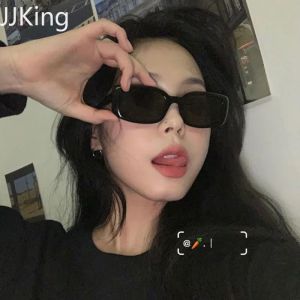 JJKing ins Square Narrow Frame Vintage Sunglasses for Women Fashion Driving Vacation Photo Glasses for Ladies Aesthetic Shades European and American Style