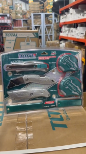 ตลับเมตร + มีดคัทเตอร์ + ใบมีด รวม 7 ชิ้นชุด รุ่น TOS23036E ( Measuring Tape & Utility Knife Set ) TOTAL