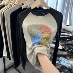 เสื้อยืดคอกลมบุขนแกะหนาสำหรับผู้หญิงในฤดูใบไม้ร่วงและฤดูหนาว เสื้อชั้นในทรงเข้ารูป แขนยาว เสื้อผ้าทำงานสไตล์เกาหลี