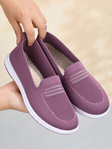 Beijing Ladies Soft Bottom Breathable Mesh Slip-On Work Flat Shoes Casual round Toe Low Heel Rubber Outsole Fabric Lined Shoes