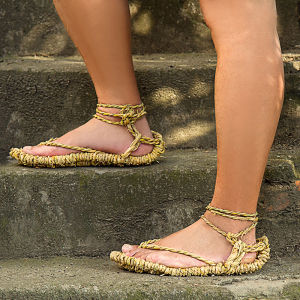 Handmade Japanese Style Straw Sandals Mens Sandals Womens Summer Rattan Straw Shoes Woven Stylish Special Natural Anime Cos