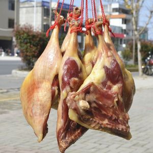 Chinese specialtyVacuum-dried duck legs Air-dried cured duck legs Salted duck legs Farmhouse bacon 200g