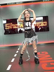 ชุดเต้นแจ๊สสำหรับเด็กแฟชั่นเด็กชุดการแสดงสุดเท่แฟชั่นนางแบบสาว T เสื้อผ้าแฟชั่นสำหรับการแสดงบนแคทวอล์ค 12.30