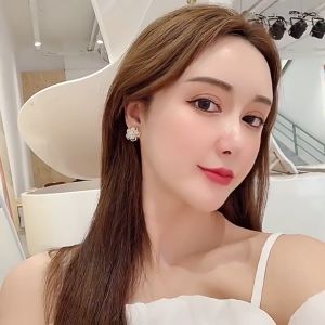 Anting-Anting Model Bunga Putih Korea Style Fashion Aksesoris Wanita