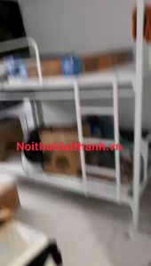 Giường sắt hai tầng có khung rèm cao mẫu đẹp cho sinh viên phòng trọ ký túc xá