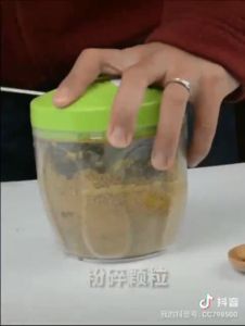 Kitchen Easy Spin Cutter Multi-Functional Manual Food Chopper Garlic Chopper - Pengisar Sayuran & Daging 多功能简易料理机