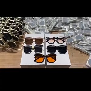 แว่นกันแดดแฟชั่นสแควร์สำหรับผู้หญิง - รูปแบบสำหรับกันแดดแฟชั่นสแควร์