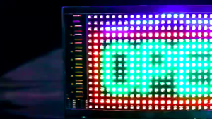 ไฟ LED ติดรถยนต์แบบยืดหยุ่นพร้อมหน้าจอ USB เป้าย LED ลื่อนหลายภาษาสัญญาณโฆษณาสว่าง หน้าจอยืดหยุ่น แผงพิกเซลเมทริกซ์ LED ป้ายโฆษณ แบบยืดหยุ่นการควบคุมแอพ Bluetooth