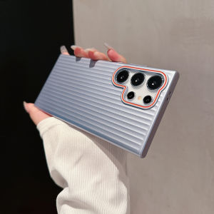 เคสโทรศัพท์สไตล์กระเป๋าโลหะเคลือบผิวลูกฟูกสำหรับ Samsung Galaxy S22 S23 Plus ฝาครอบผิวสัมผัสแบบอัลตร้าเคลือบ S24