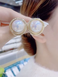 Elegant Pearl Earrings Womens Style Hepburn Fashion Vintage Hong Kong Atmosphere Luxury Lightweight Fashion Jewelry Accessories