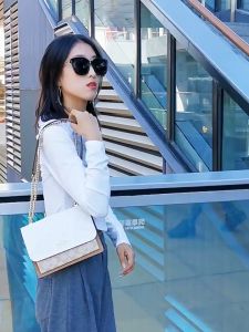 Coach Chain Sling Bag: The Ultimate Women's Cross Body & Shoulder Bag