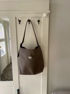 French Minimalist Top Layer Cowhide Bucket Bag Large Capacity Commuter Tote Bag Single Shoulder Womens Bag Oimg Brand