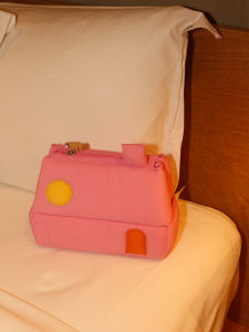 REhi House Shaped Makeup Bag Multi-Functional Storage Bag with Magnetic Buckle Wash Bag Fun Cubic Style Storage Organizer for Home