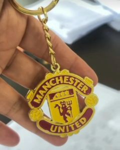 Manchester United penggemar bola sepak hadiah sekitar pasukan lencana lencana bros kereta keychain beg belakang gantungan