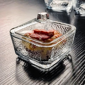 Crystal Glass Bowl Small Elegant Fruit Dish with Lid Candy Storage Container Luxury Minimalist Design Suitable for Everyday Use