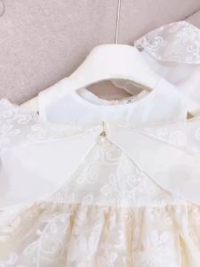 Đầm ren công chúa trắng kem trễ vai đáng yêu cho bé gái từ 8-18kg