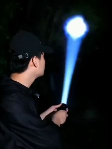 2024 A18 Senter LED Super Terang 100000 lumens Senter Cas Tahan Lama Zoom Senter Jarak Jauh 3000 km 5 Light Mode Senter