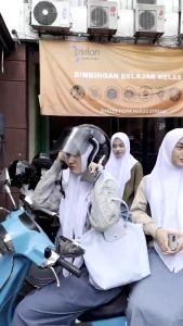 Hijab Segi Empat Voal Paris Premium Sekolah SMP-SMA-Kuliah Dan Kantor Size 110cm x 110 cm