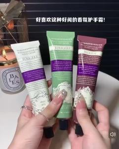 Roopy Moisturizing Hand Cream Essence Delicate Non Greasy Anti Barb Wooden Sandalwood Better Than Perfume75g Autumn Winter 75g
