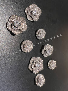 กระดุมโลหะประดับเพชรเทียมสำหรับตกแต่งเสื้อสเวตเตอร์และเสื้อคลุมผ้าขนสัตว์ฤดูใบไม้ร่วง/ฤดูหนาว กระดุมตกแต่งชุดแต่งงาน