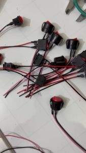 Công tắc bật tắt có dây bé. Công tắc on/off chế còi đèn ô tô xe máy.