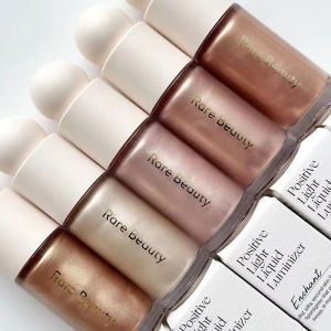 เรียร์บิวตี้ ไลท์ ซิลกี้ ทัช อินโนเวทีฟ ไฮไลท์เตอร์ ติดทนนาน กันน้ำ ไม่เลอะ ไม่ติดมือ ให้ผิวเปล่งประกายอย่างเป็นธรรมชาติ