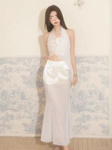 สำหรับงานกลางคืน ชุดราตรี คอแขวนลายดอก เลื่อม Misty ผ้าไหม แสงสะดือไม่สม่ําเสมอ เสื้อกั๊ก เสื้อท่อนบน ผ้าซาติน หางปลาเย็บปะติดปะต่อ กระโปรง ชุด