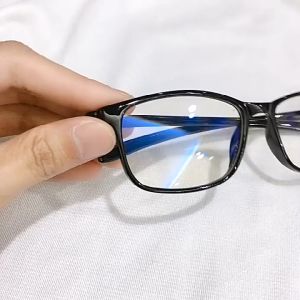 Stylish Men & Women's HD Reading Glasses: Anti-Radiation & Ultra-Light Portable