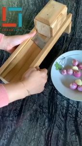 ALAT PENGIRIS/PERAJANG/PEMOTONG/PARUTAN/PENCACAH/PASAH/SERUTAN SERBAGUNA KAYU JATI JAWA UNTUK BAWANG KETELA PISANG DAN LAINNYA