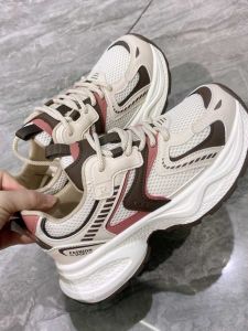 รองเท้าผ้าใบวิ่งแบบลำลองสำหรับผู้หญิง ทรงหัวมน ด้านบนทำจากหนัง PU รองเท้าวิ่งแบบสวมสบายและระบายอากาศได้ดี