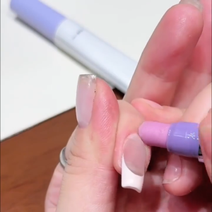 Portable Nail Care Oil Essence Pen Deep Nourishing For Nail Growth Cuticle Protection Dead Skin Remover Prevent Splitting Manicure Tool for Shiny Healthy Nails