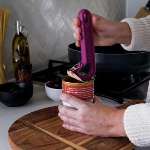 1ชิ้นแหวนดึงและป๊อปด้านบนสามารถเปิดได้ง่ายกระป๋องแท็บดึงใดๆสำหรับผู้สูงอายุโซดาอาหารสัตว์เลี้ยงกระป๋องแมวเบียร์แกดเจ็ตสำหรับครัว (สุ่มสี)