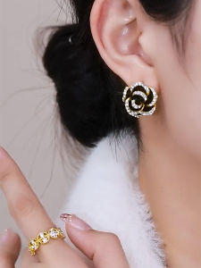 Elegant Black Silver Needle Tea Rose Earrings Vintage Style 3D Floral Drop Earrings Versatile Fashion Jewelry for Women