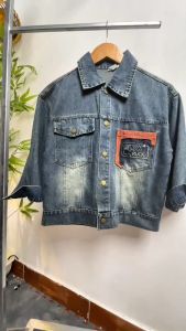 Áo khoác bé trai vải jean 8-14 tuổi túi thêu chữ SLOW hàng Quảng Châu dáng khỏe khoắn thời trang