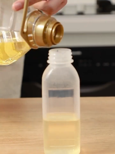 【Give Label】Nipiin Leak-Proof Plastic Oil Dispenser Bottle with Squeeze Press - High Temperature Resistant Kitchen Condiment Bottle