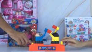 Đồ chơi chiến đấu thế hệ mới – Phòng thủ thông minh điều khiển cảm ứng linh hoạt chất liệu an toàn