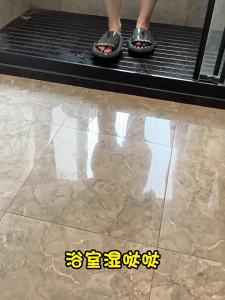 Dajiang (大江) | Water-Absorbing Non-Slip Cartoon Rainbow Foot Mat