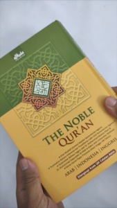 AlHuda The Noble Quran Terjemah Bahasa Indonesia & Inggris Transliterasi Latin A5 dengan QR Code End Note