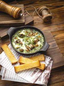 French Style Enamel Cast Iron Curry Cheese Baked Rice Pot Snail Oven Dish round Shape Universal Utensil Matte Finish 6 Inches