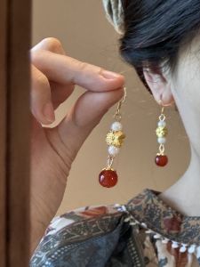 Red Chinese Style Pearl Mauna Golden Flower Earrings Vintage Design New Year Womens Fashion Jewelry Ear Decorations Clip-On